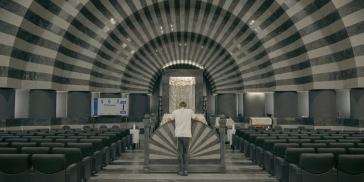 The synagogue at Dnipro’s Menorah Center. For the first evening of Rosh Hashana, believers gathered to pray, celebrating the jewish new year. (Dispatch photo by Louis Lemaire-Sicre/Hans Lucas)