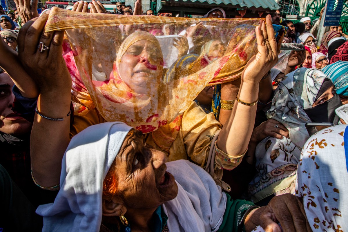 Kashmiri Muslims Throng Revered Sufi Shrine In Kashmir