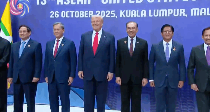 Trump Brokers Thailand-Cambodia Peace Deal, Secures Asian Trade Deals; Bessent Says US, China Reach Trade "Framework"
