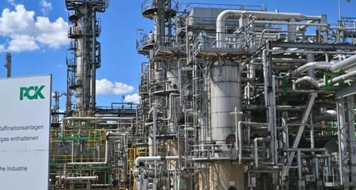 US Excludes Rosneft Germany From Russia Sanctions, Floats 6-Month Window