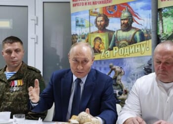 Putin Invites Journalists To Watch 'Thousands Of Trapped Ukrainian Troops' In Encircled Zone