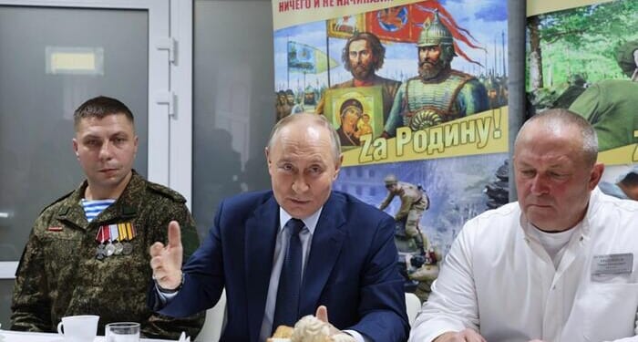 Putin Invites Journalists To Watch 'Thousands Of Trapped Ukrainian Troops' In Encircled Zone