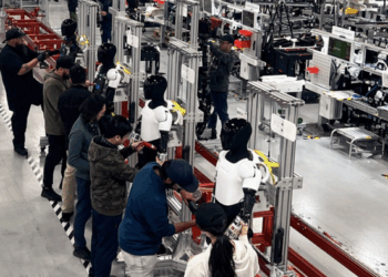 Humanoid Robot Roundup: Tesla Kicks Off Optimus Pilot Production As Goldman Tours China's Supply Chain