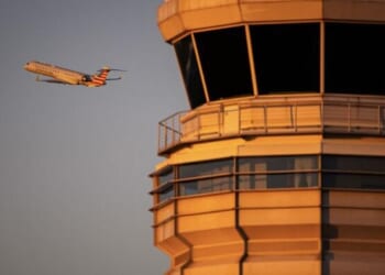 US Flight-Cuts Frozen At 6% As More Controllers Show Up For Work