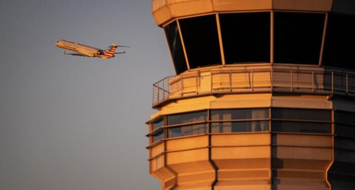 US Flight-Cuts Frozen At 6% As More Controllers Show Up For Work