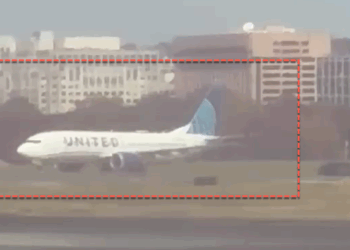 All Flights Halted At Reagan Airport After Bomb Threat On Arriving United Airlines Jet
