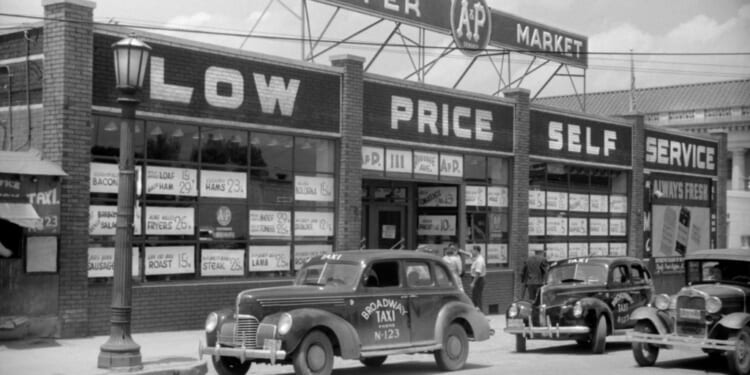 Super Market, Durham, North Carolina, USA, Jack Delano, Office of War Information, May 1940