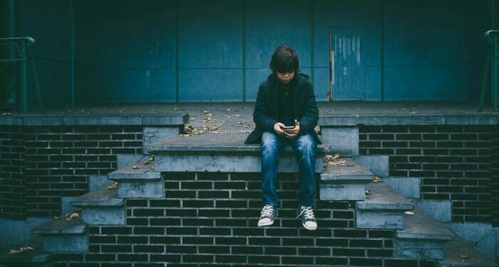 Dystopian Horror: 1 In 4 British Teens Turn To AI 'Therapy'-Bots For Mental Health