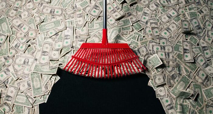 Trump Weighs Limiting Defense Contractors' Shareholder Payouts, CEO Compensation