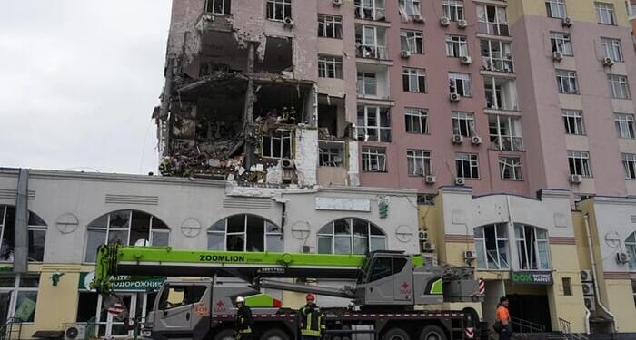 Russia Pummels Kiev, Hundreds Of Thousands Without Power, Ahead Of Trump-Zelensky Meeting