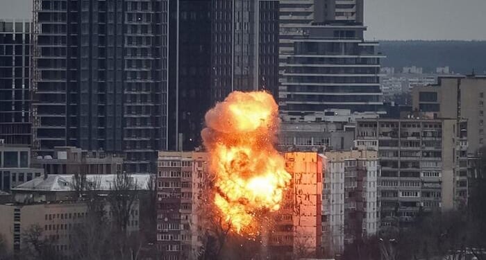 Zelensky Meets With Trump At Mar-a-Lago As Ukrainian Capital Pounded By Russia