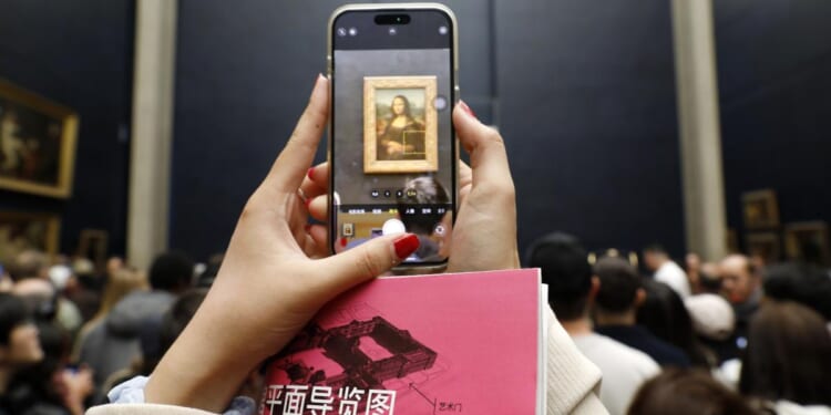 Put the Mona Lisa in Its Own Building—for Its Sake and the Visitors’