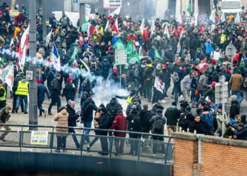 Police Use Tear Gas, Stun Grenades Against Farmers Protesting Mercosur Trade Agreement At EU Parliament In Strasbourg