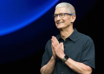 Apple Rises After Shocking China Sales Beat Offsets US Revenue Miss