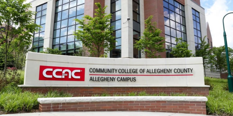 Should Community Colleges Offer Four-Year Degrees?