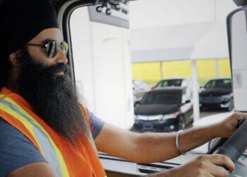 200,000 Immigrant Truck Drivers Begin Losing Licenses Under New Trump Admin Rule