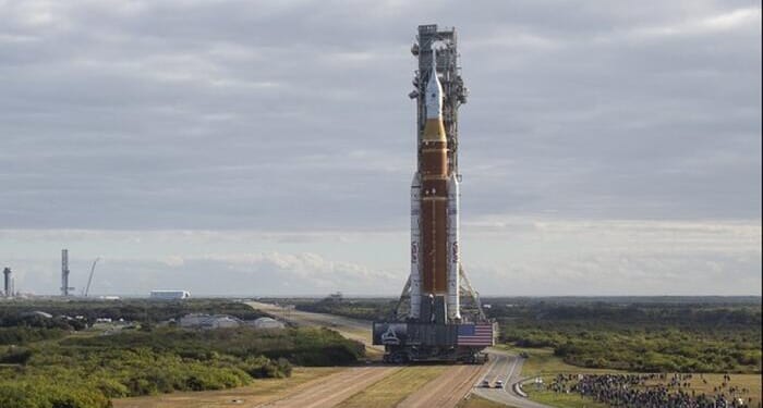 NASA May Shrink Boeing's Moon-Mission Role While Handing SpaceX Core Rocket Responsibilities