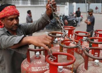 Panic Buying Sweeps India As War Disrupts Cooking Gas Supplies
