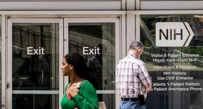 Fauci Deputy Who Refused COVID-19 Vaccine Feared Retaliation: Emails